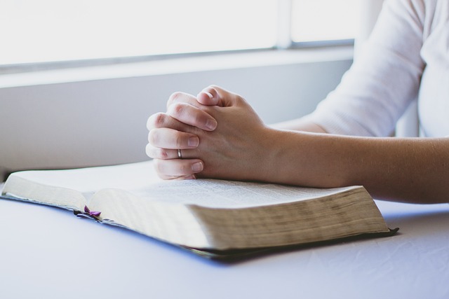 prayer-1308663 640